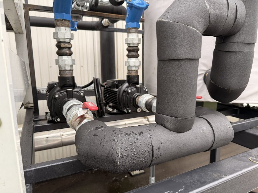 Umwälzpumpen einer industriellen Kaltwasseranlage