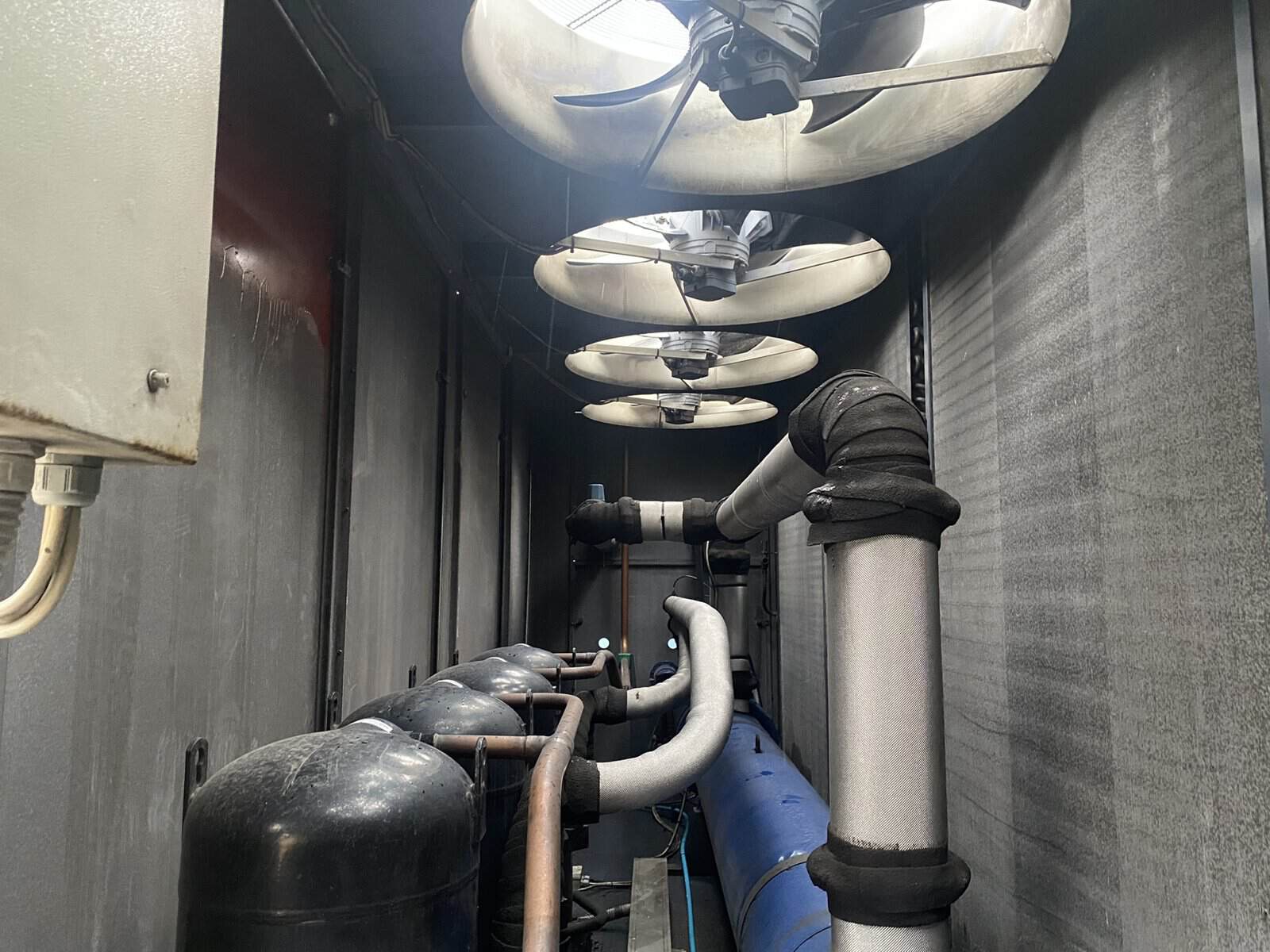 Verflüssigerventilatoren von innen gesehen